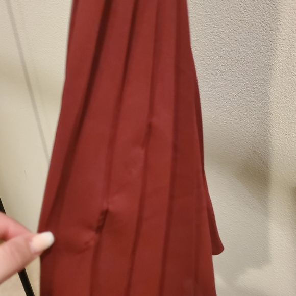 Burgundy pleated skirt - Picture 9 of 12